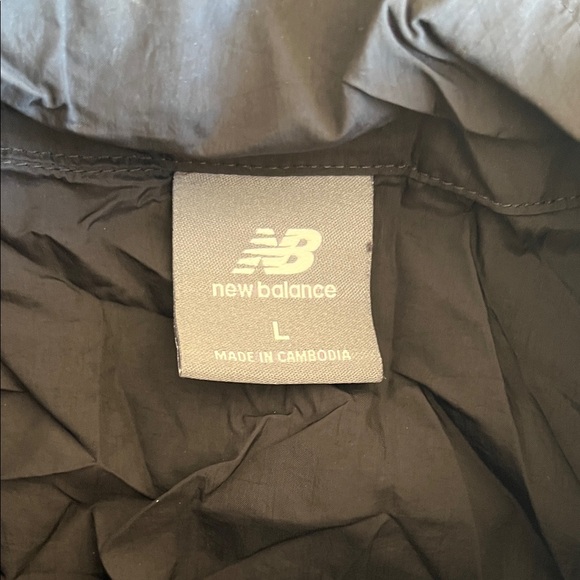 New Balance Athletics Packable Jacket Women's Sz L - Picture 5 of 16